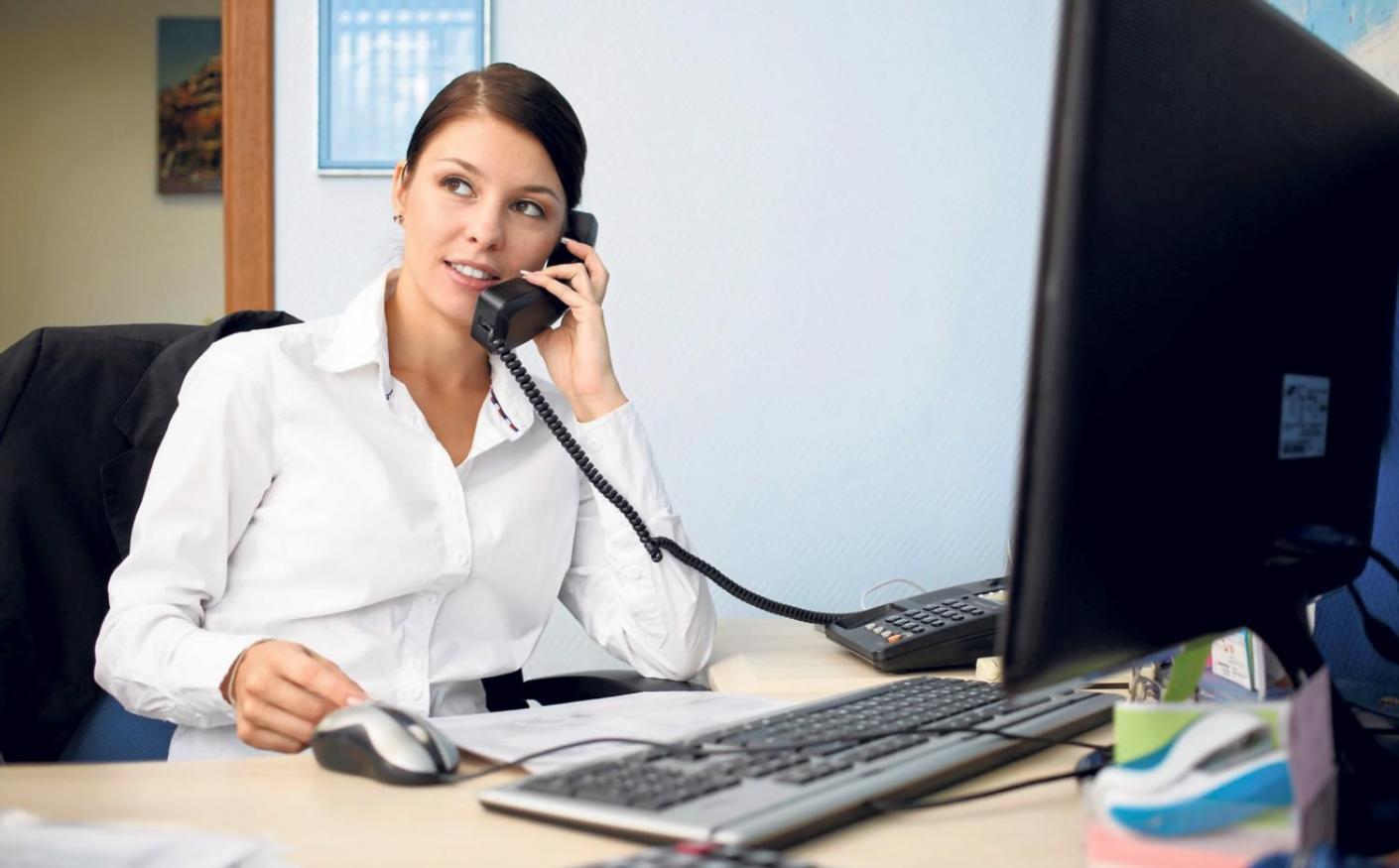 Student learning financial tracking methods in interactive session